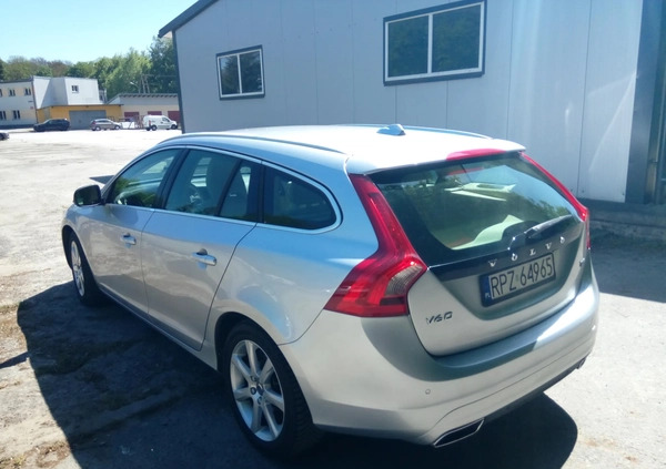 Volvo V60 cena 68000 przebieg: 131000, rok produkcji 2016 z Przeworsk małe 379